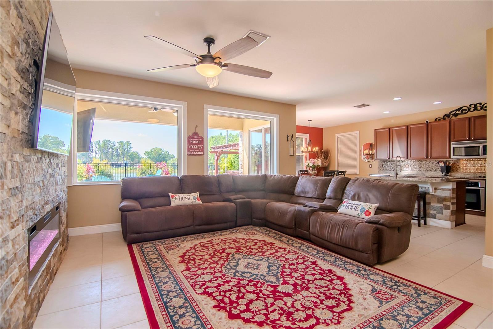 Listing photo id 24 for 3814 Evergreen Oaks Drive