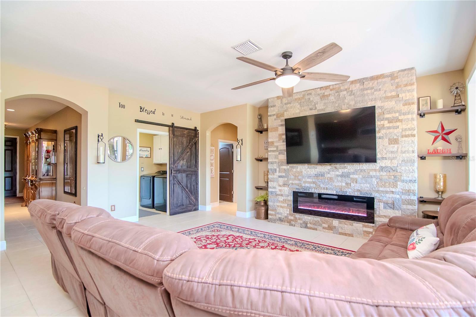 Listing photo id 25 for 3814 Evergreen Oaks Drive