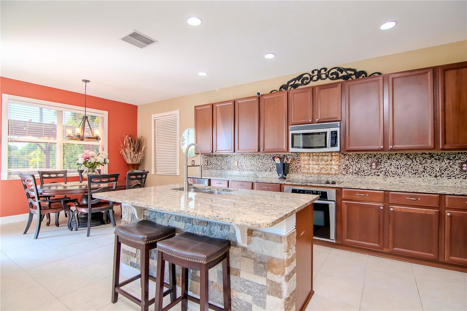 Listing photo id 28 for 3814 Evergreen Oaks Drive