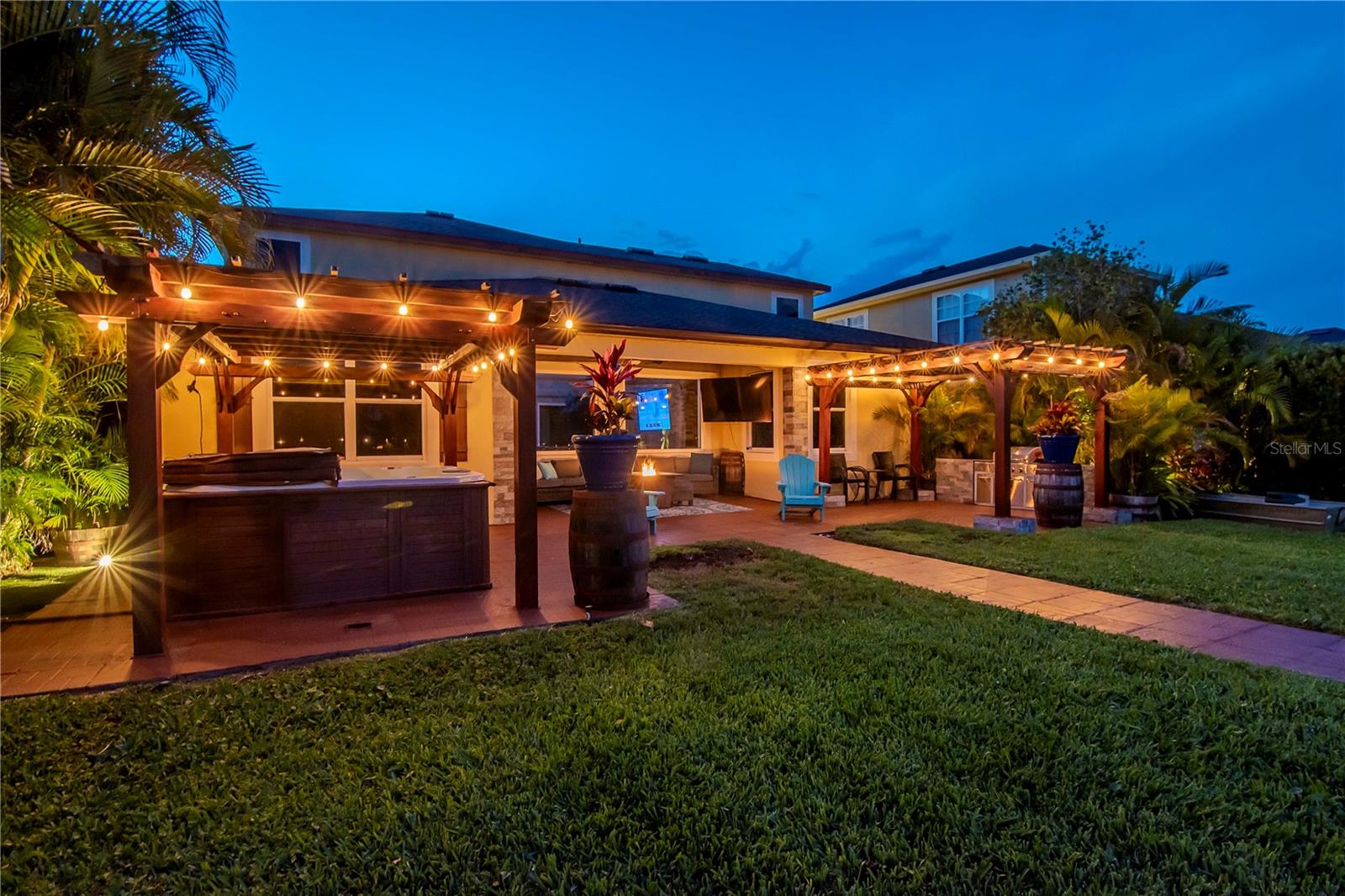 Listing photo id 35 for 3814 Evergreen Oaks Drive