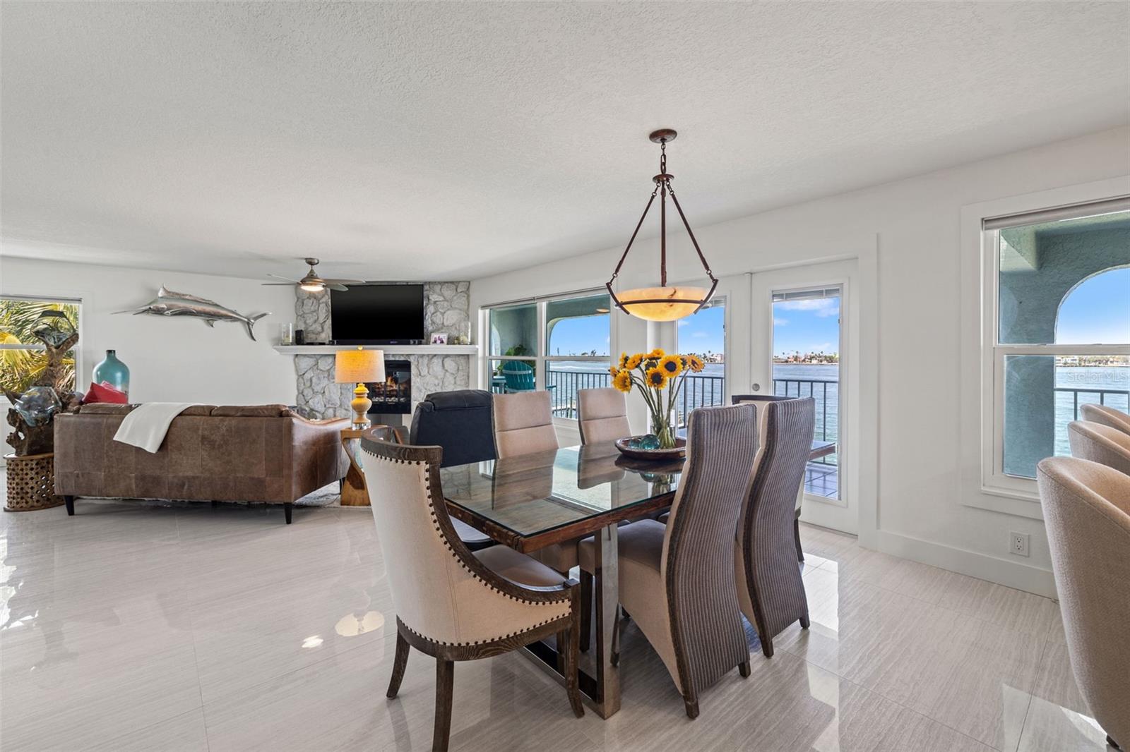 Image 11 of 75 For 380 8th Avenue N 4