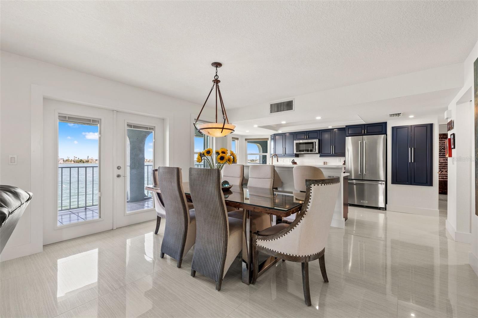 Image 12 of 75 For 380 8th Avenue N 4