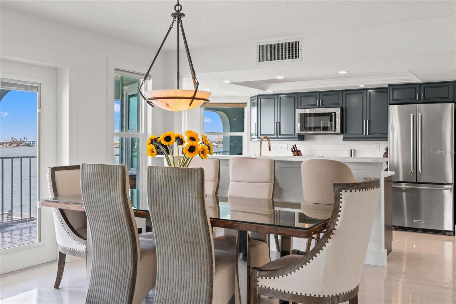 Image 13 of 75 For 380 8th Avenue N 4