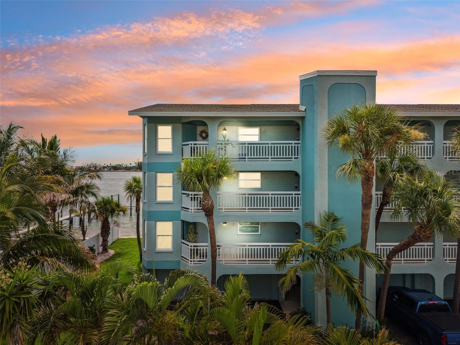 Image 2 of 75 For 380 8th Avenue N 4