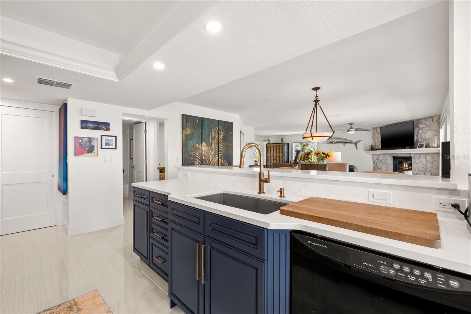 Image 23 of 75 For 380 8th Avenue N 4