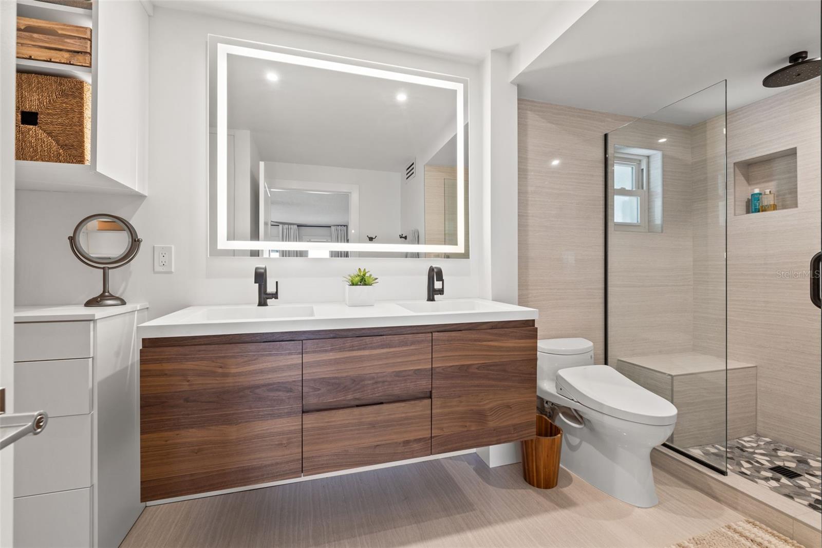 Image 28 of 75 For 380 8th Avenue N 4