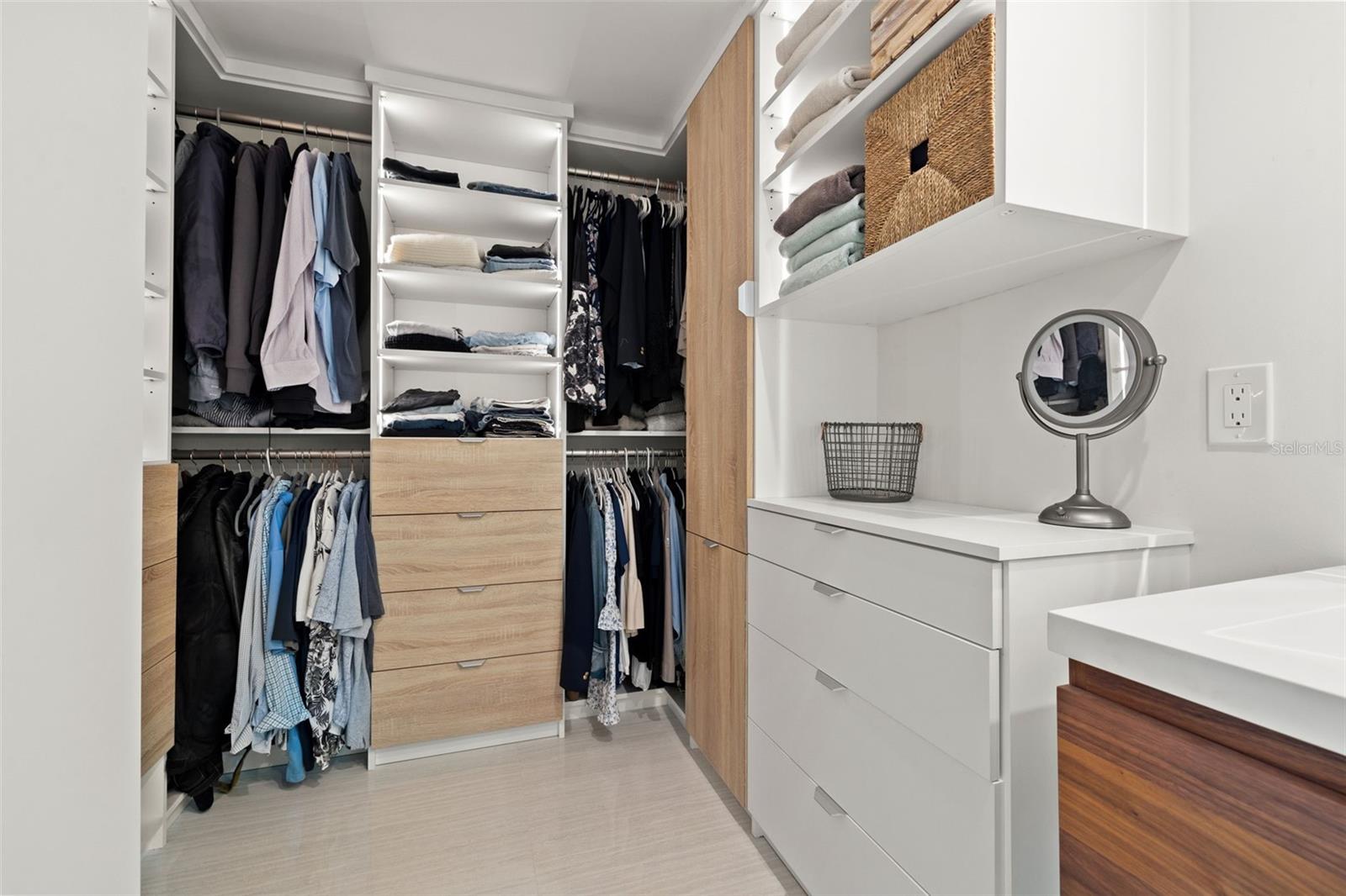 Image 33 of 75 For 380 8th Avenue N 4