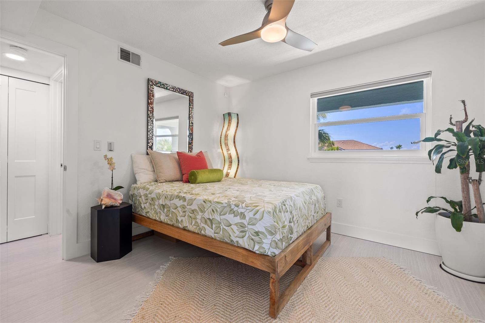 Image 35 of 75 For 380 8th Avenue N 4