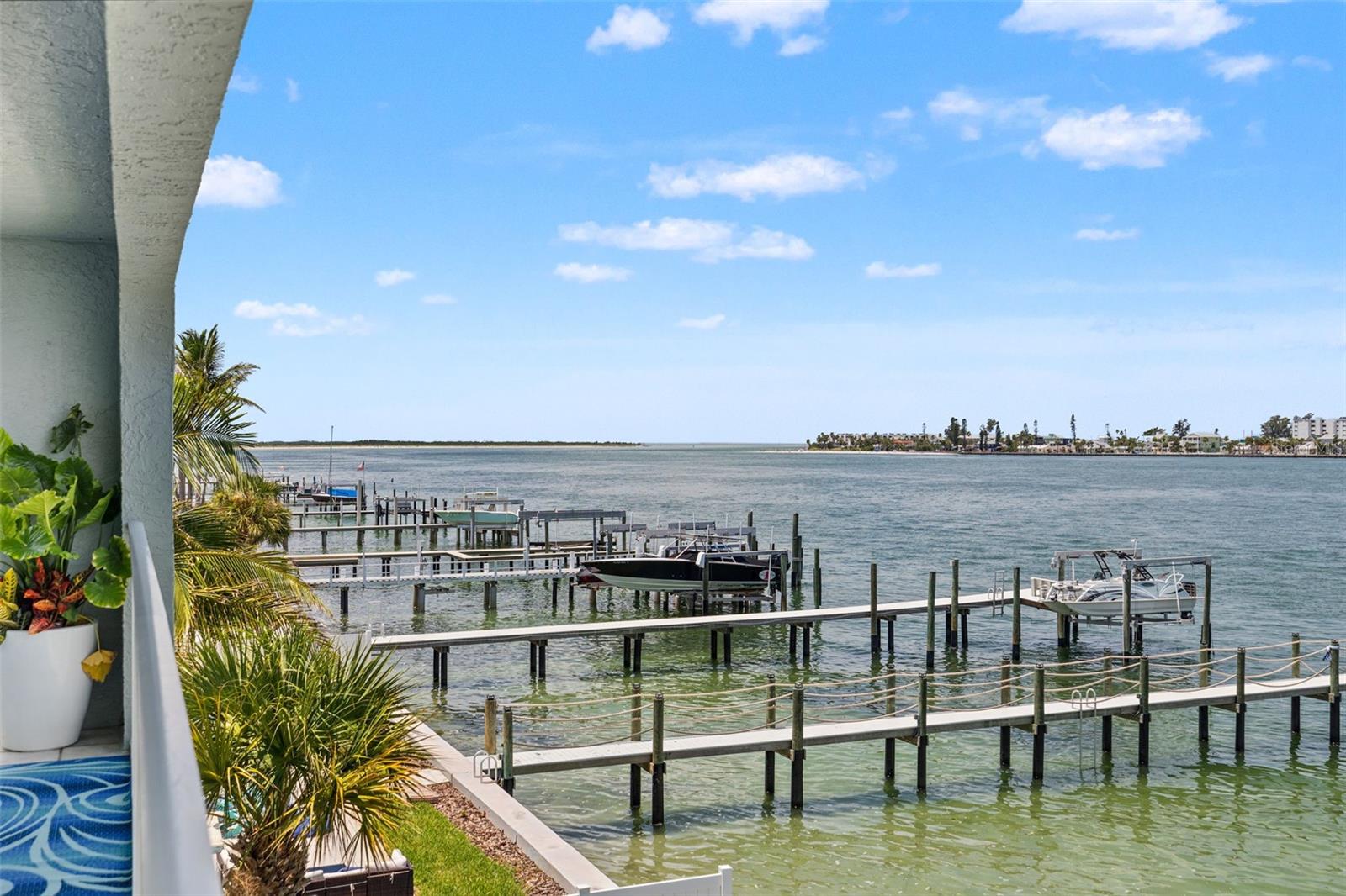 Image 49 of 75 For 380 8th Avenue N 4