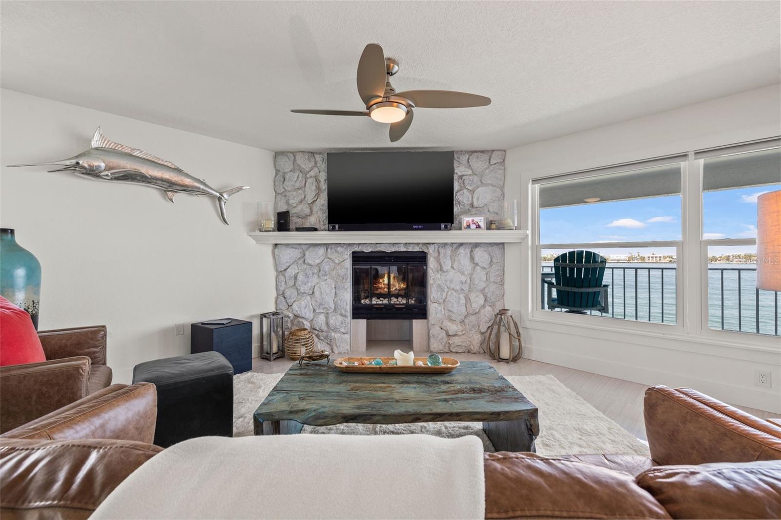 Image 5 of 75 For 380 8th Avenue N 4