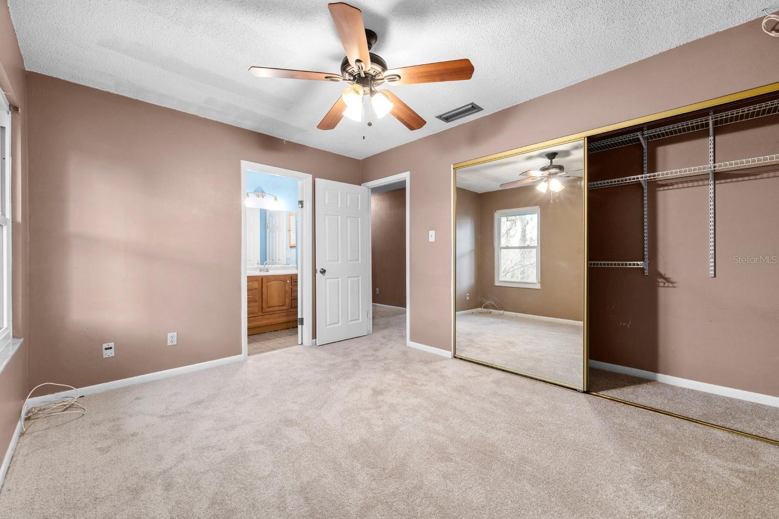 Listing photo id 12 for 3204 Elk Court