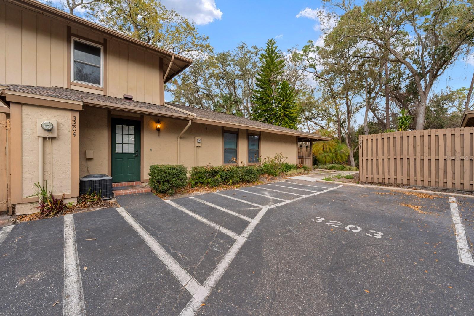 Listing photo id 0 for 3204 Elk Court