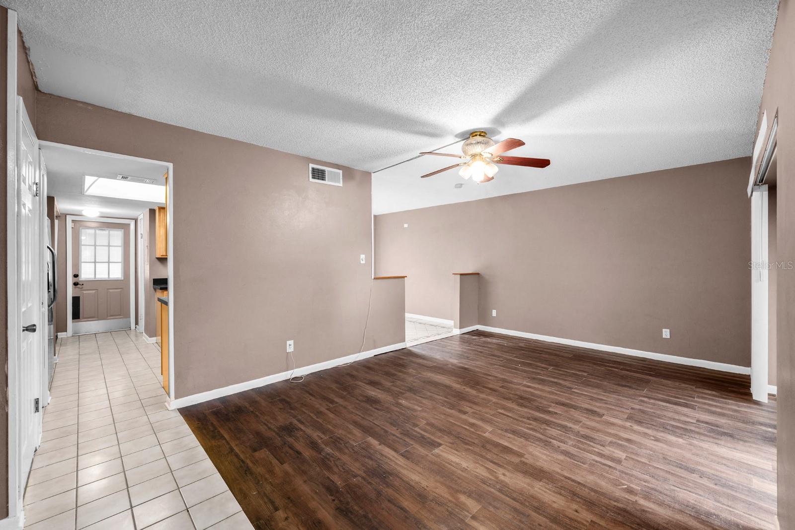 Listing photo id 5 for 3204 Elk Court