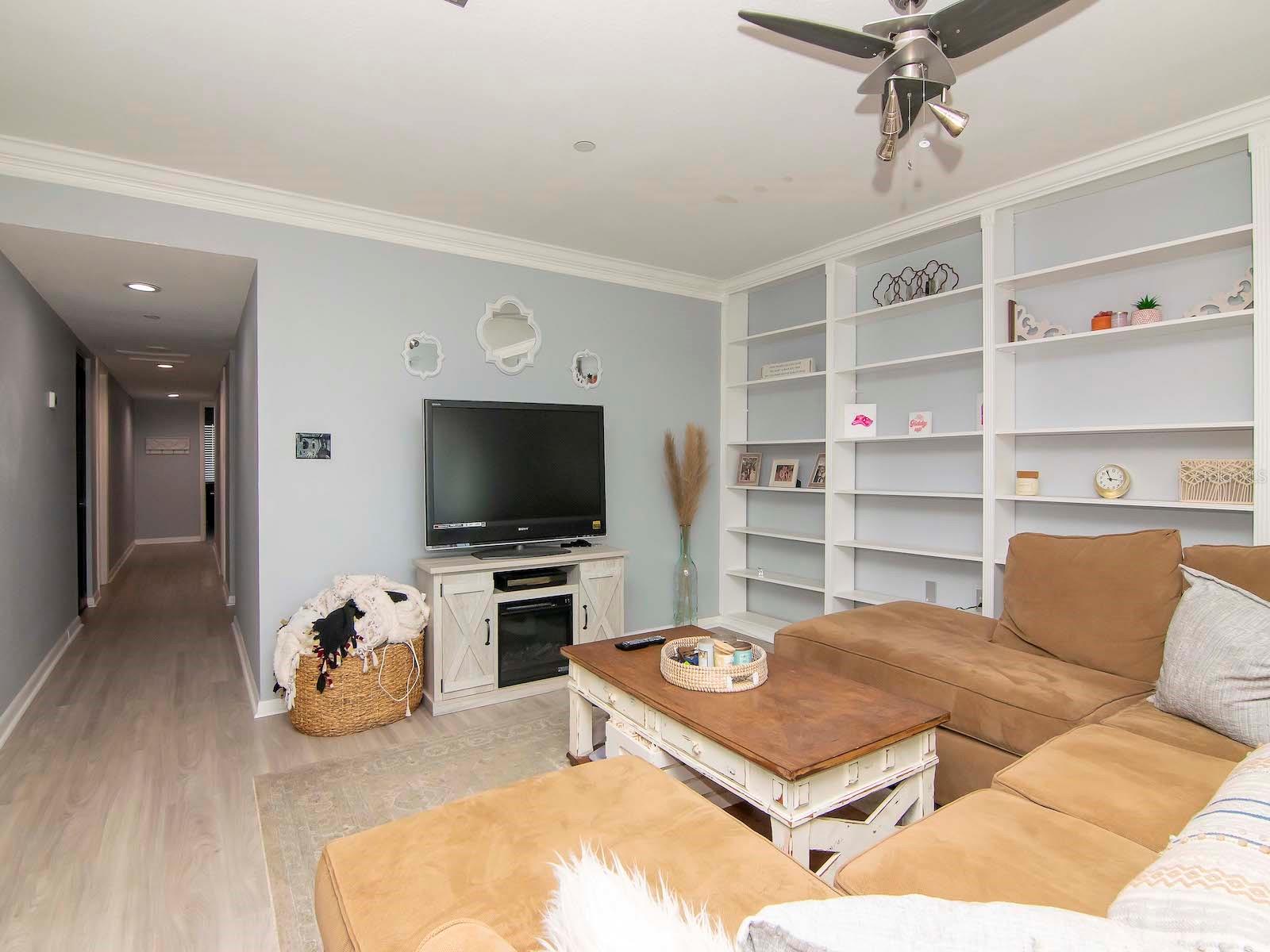 Listing photo id 11 for 2780 Riverside Drive 802