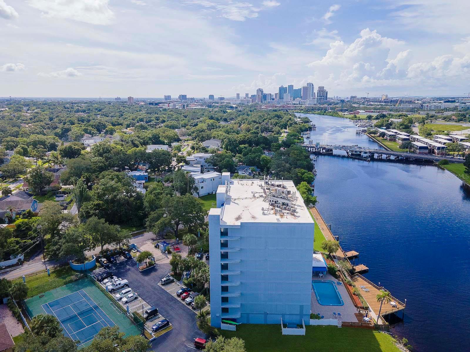 Listing photo id 46 for 2780 Riverside Drive 802