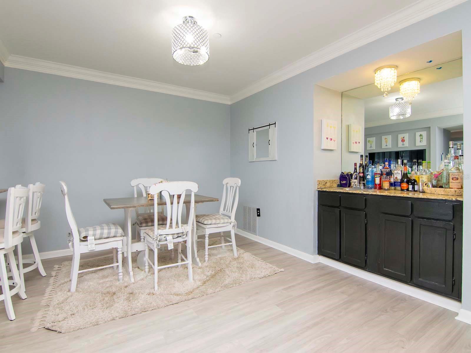 Listing photo id 5 for 2780 Riverside Drive 802