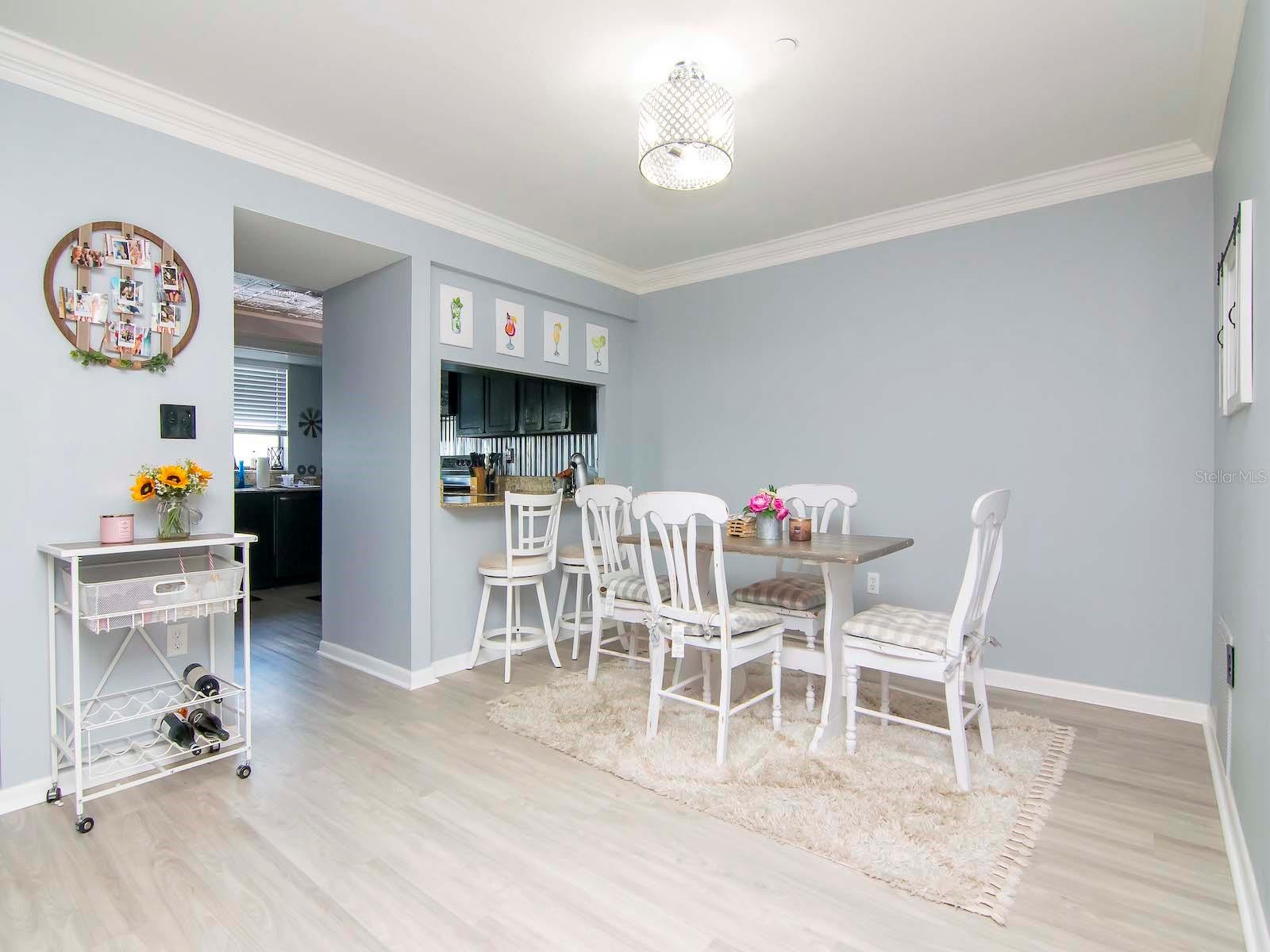 Listing photo id 7 for 2780 Riverside Drive 802