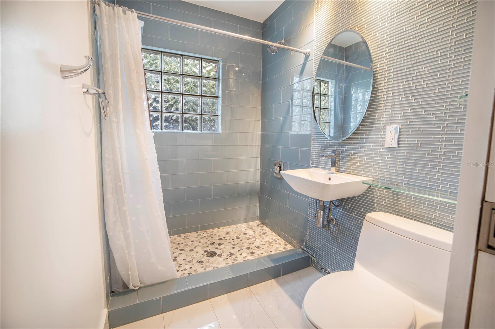 Image 14 of 27 For 877 42nd Avenue N