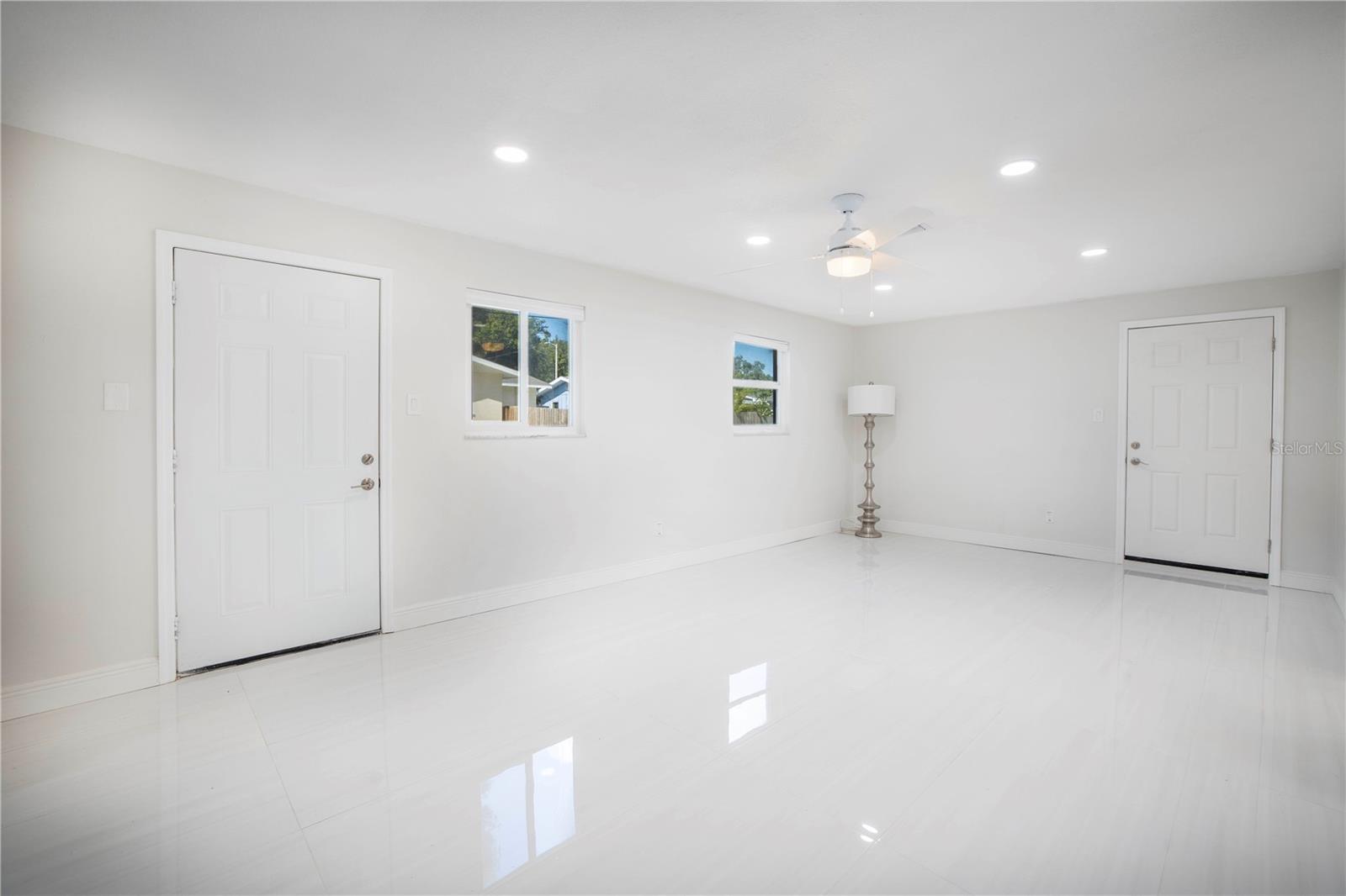 Image 17 of 27 For 877 42nd Avenue N