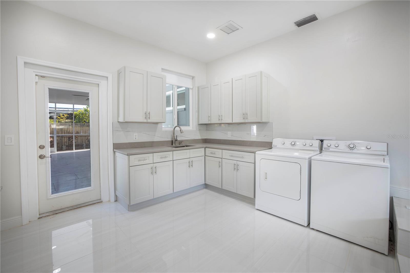 Image 20 of 27 For 877 42nd Avenue N