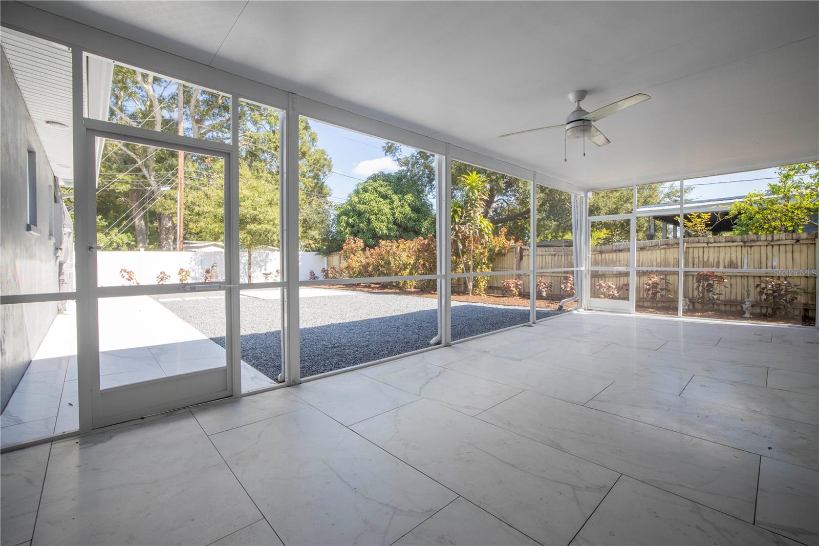 Image 21 of 27 For 877 42nd Avenue N