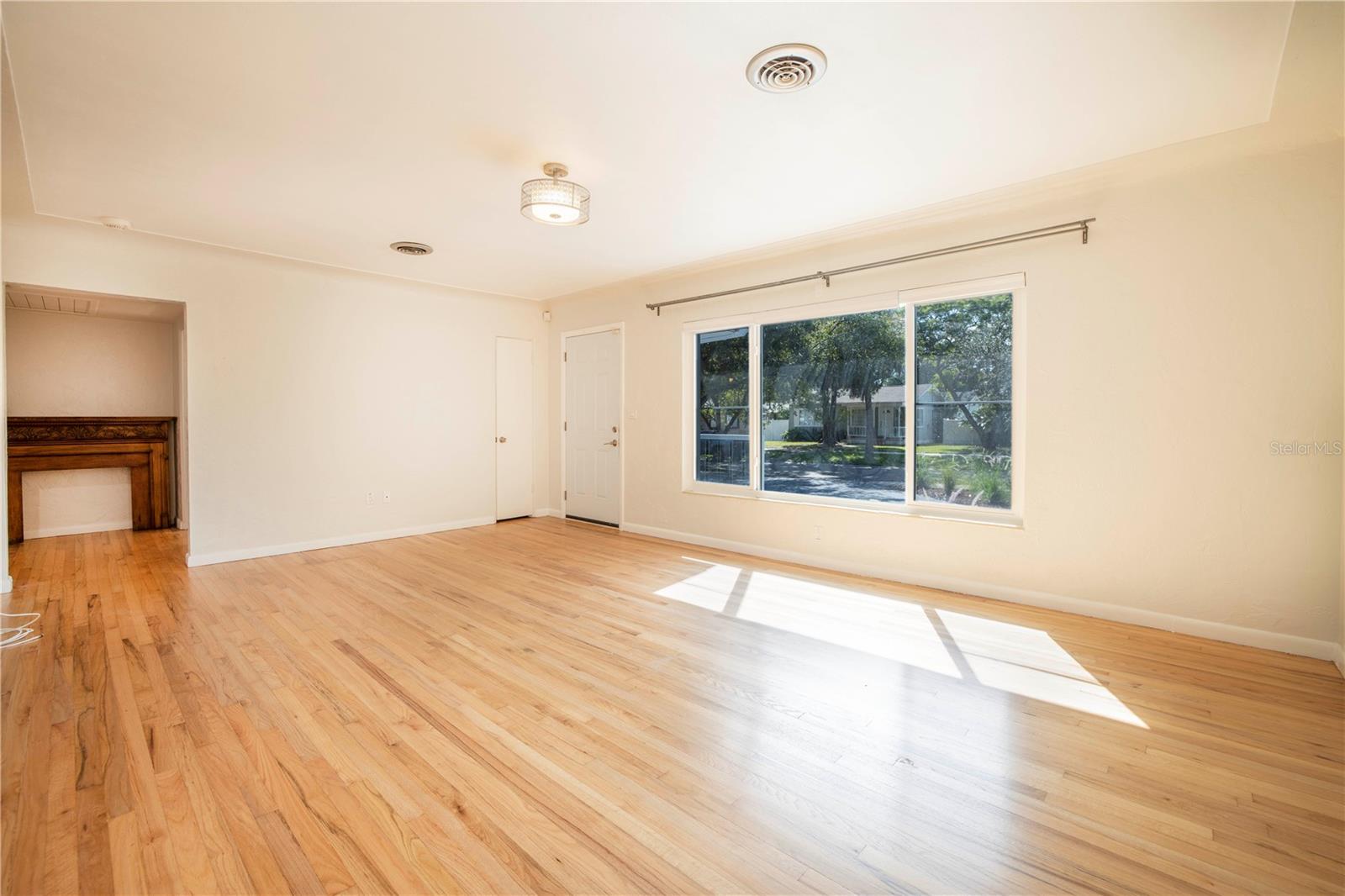 Image 3 of 27 For 877 42nd Avenue N