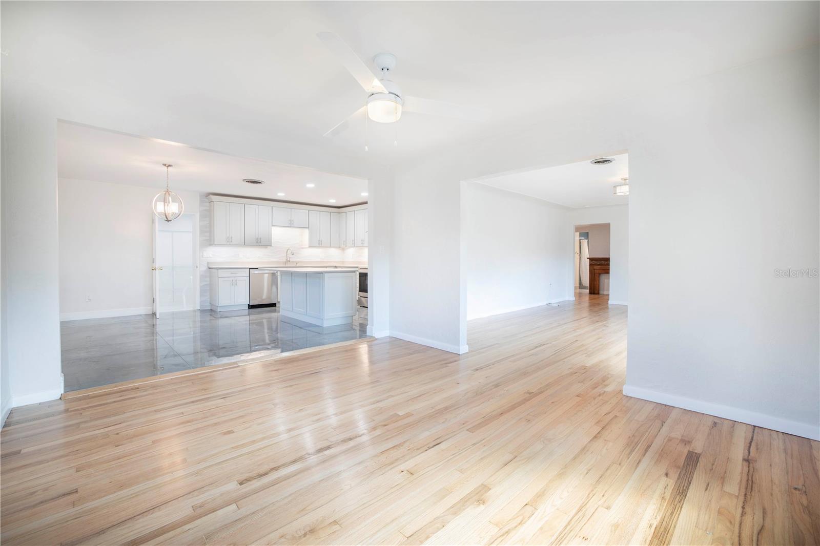 Image 5 of 27 For 877 42nd Avenue N