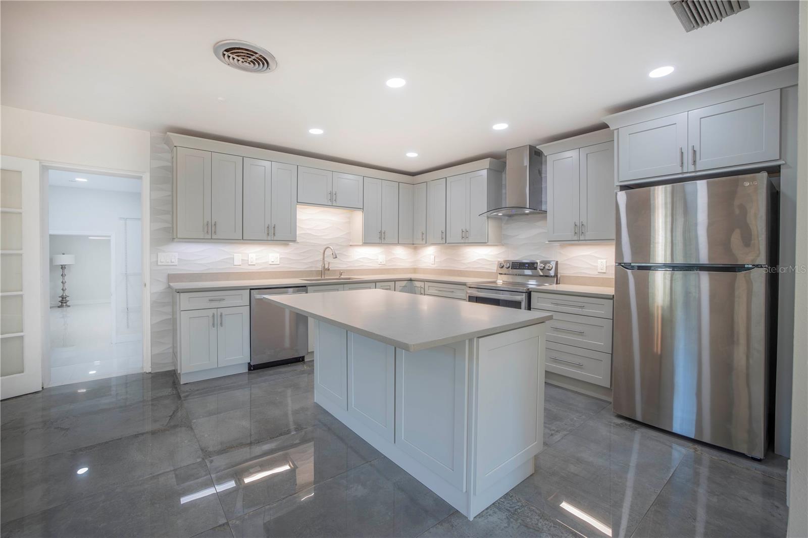 Image 6 of 27 For 877 42nd Avenue N