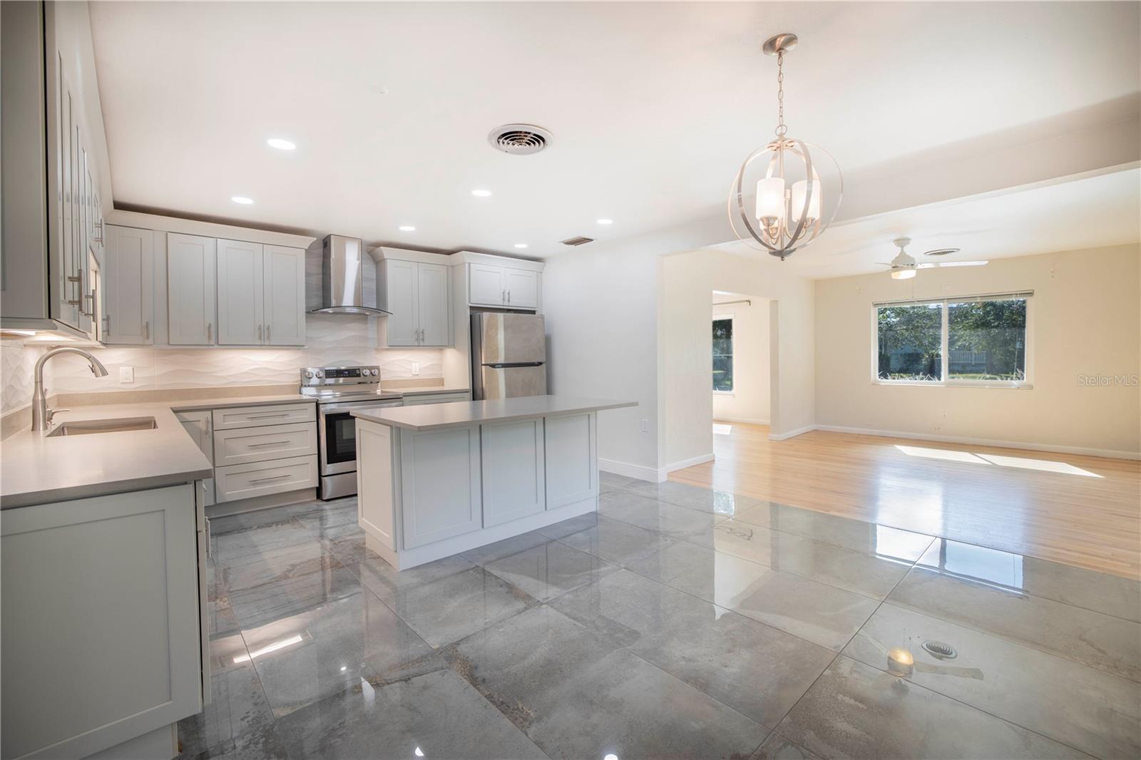 Image 8 of 27 For 877 42nd Avenue N