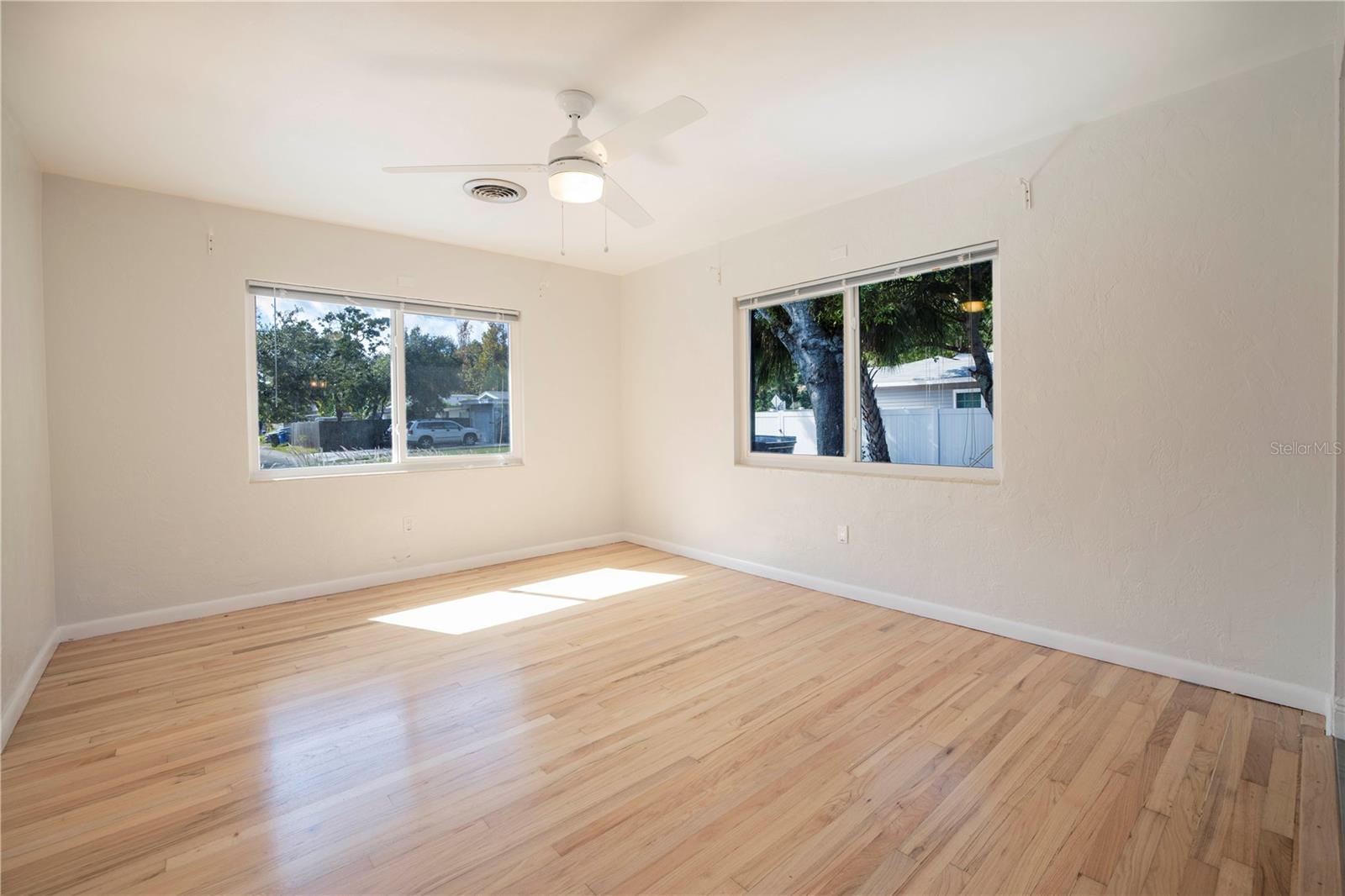 Image 9 of 27 For 877 42nd Avenue N