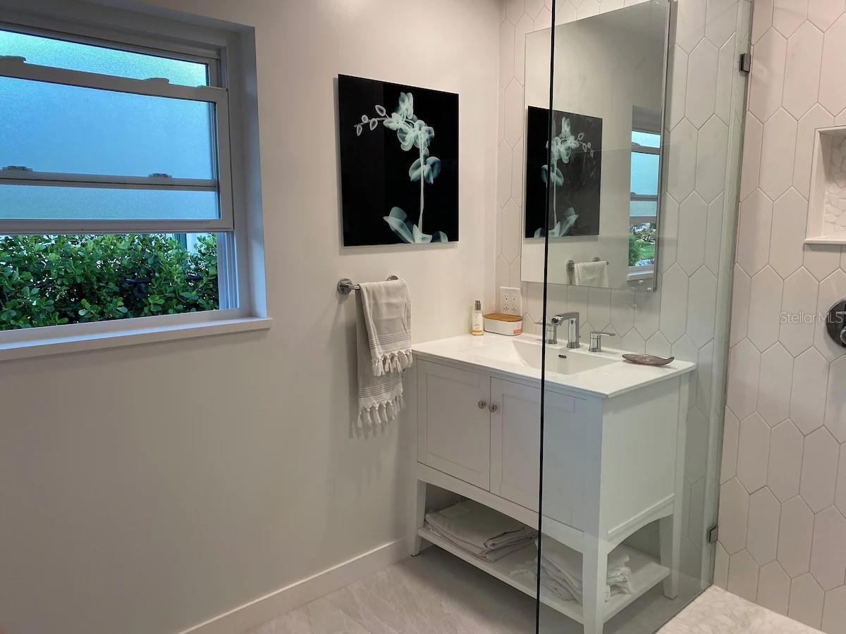 Image 18 of 25 For 814 Paradise Way