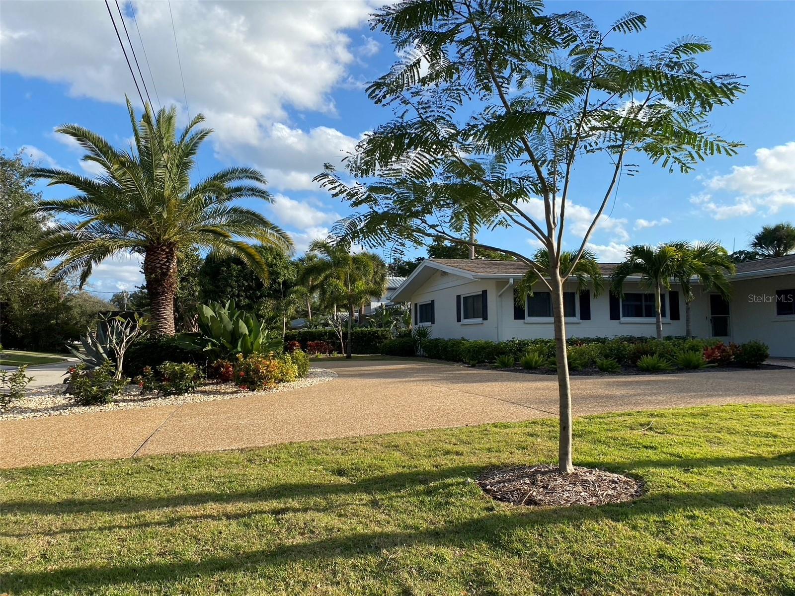 Image 2 of 25 For 814 Paradise Way