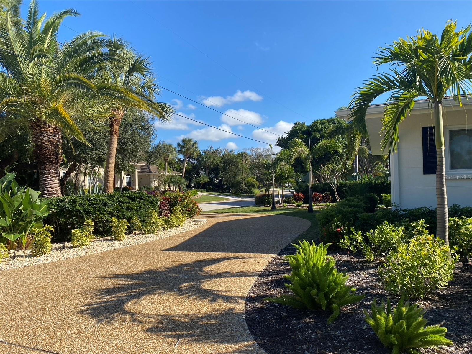 Image 3 of 25 For 814 Paradise Way