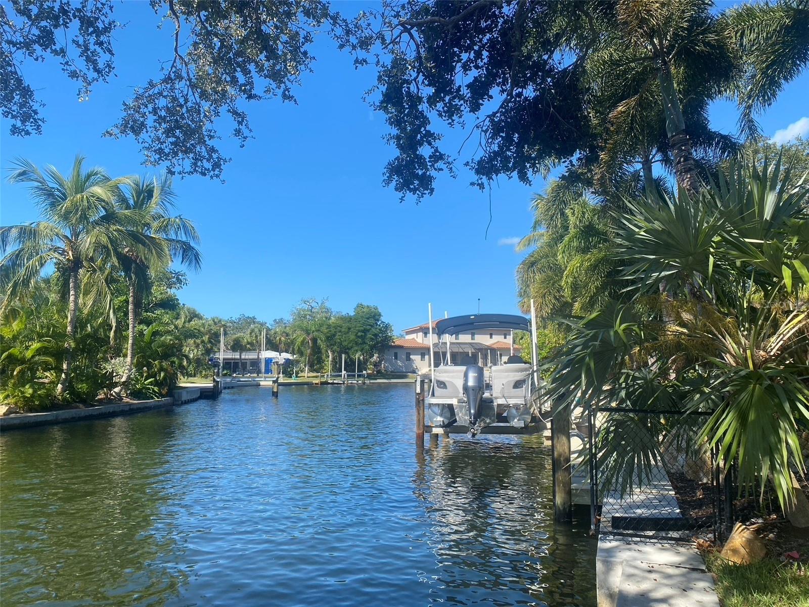 Image 6 of 25 For 814 Paradise Way