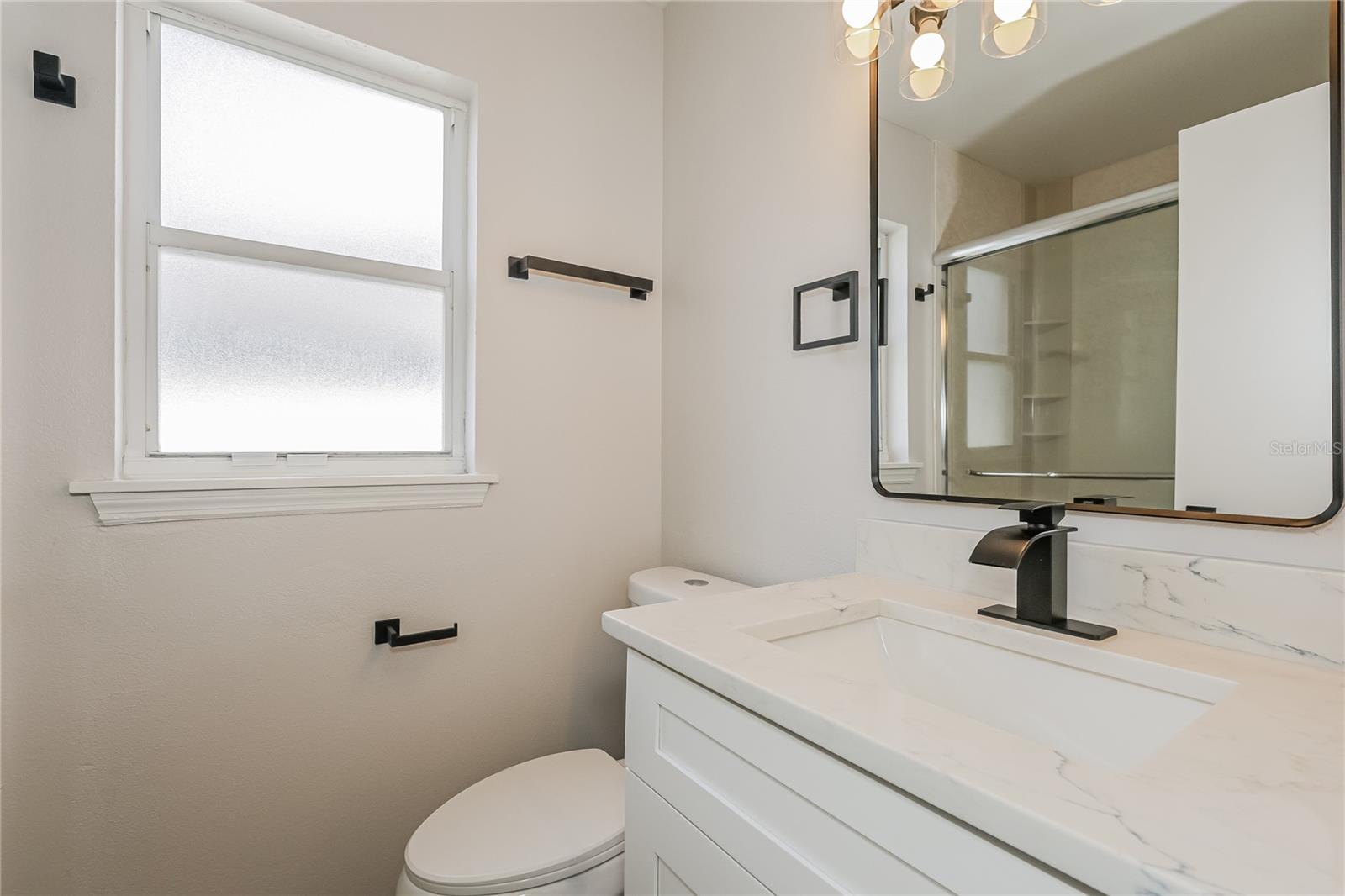 Image 11 of 15 For 1660 Lakeside