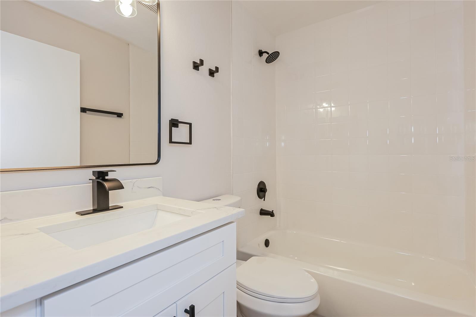 Image 14 of 15 For 1660 Lakeside