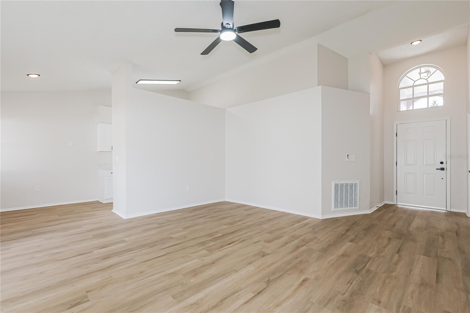 Image 3 of 15 For 1660 Lakeside