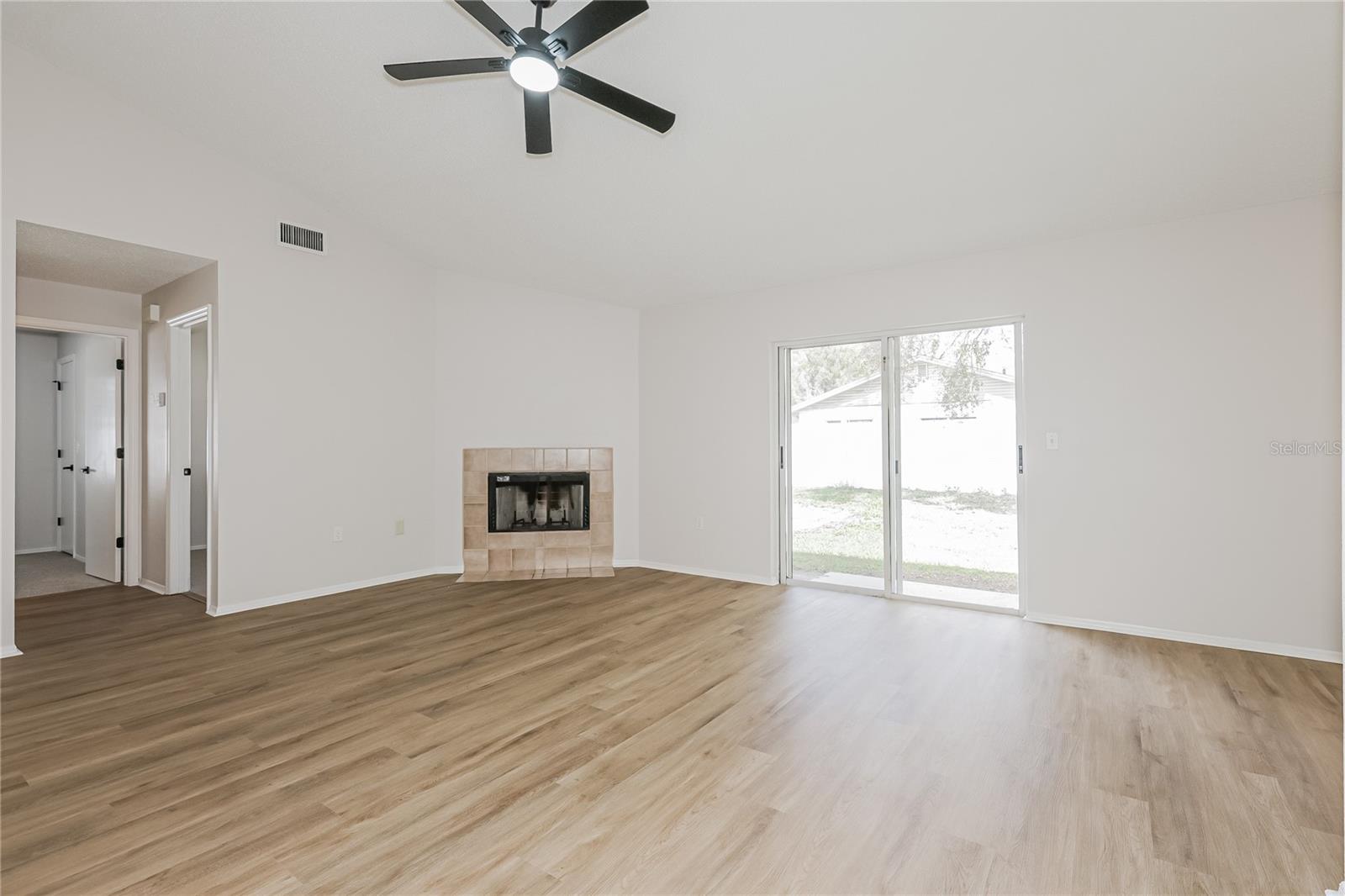 Image 4 of 15 For 1660 Lakeside