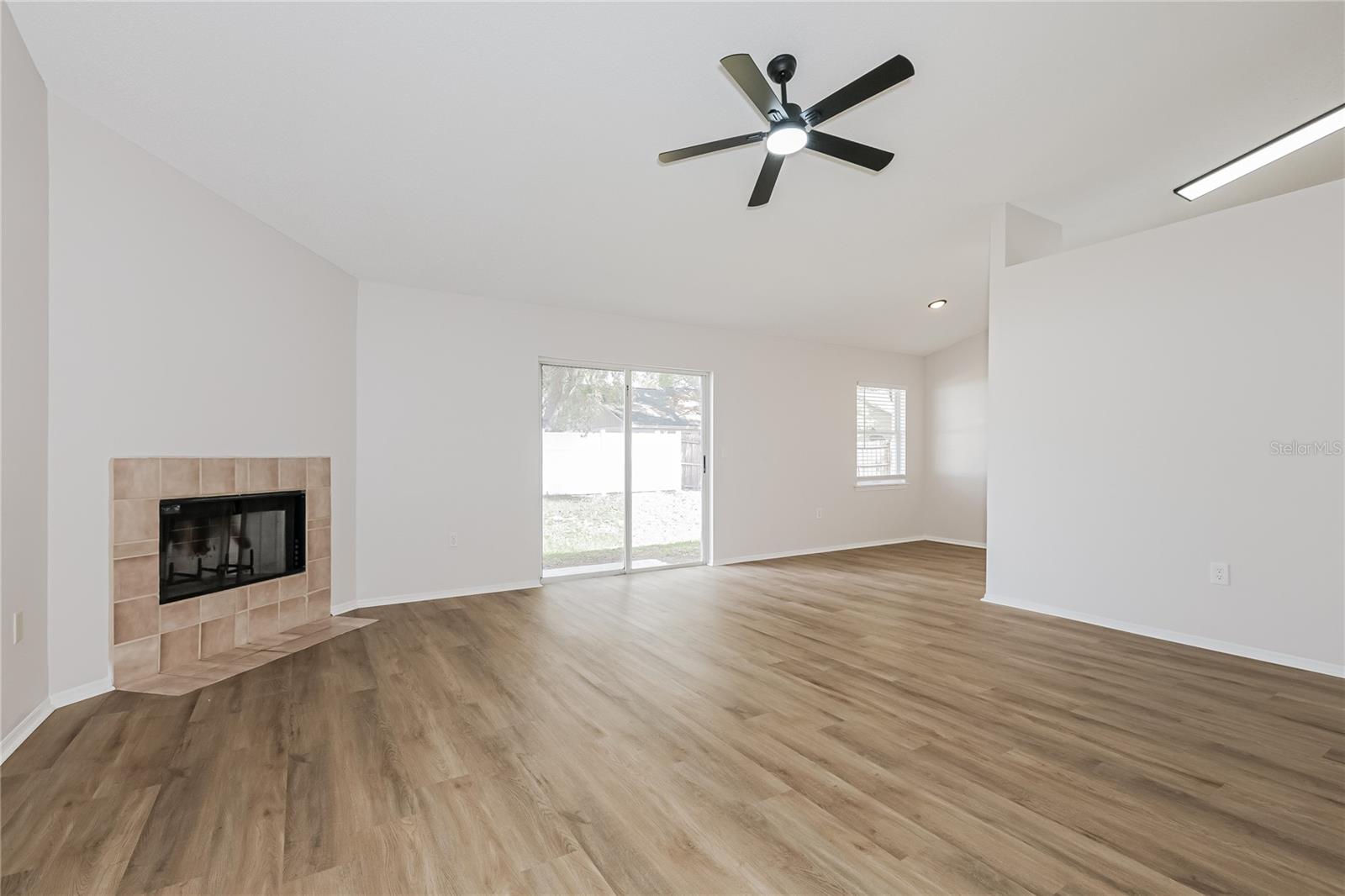 Image 5 of 15 For 1660 Lakeside