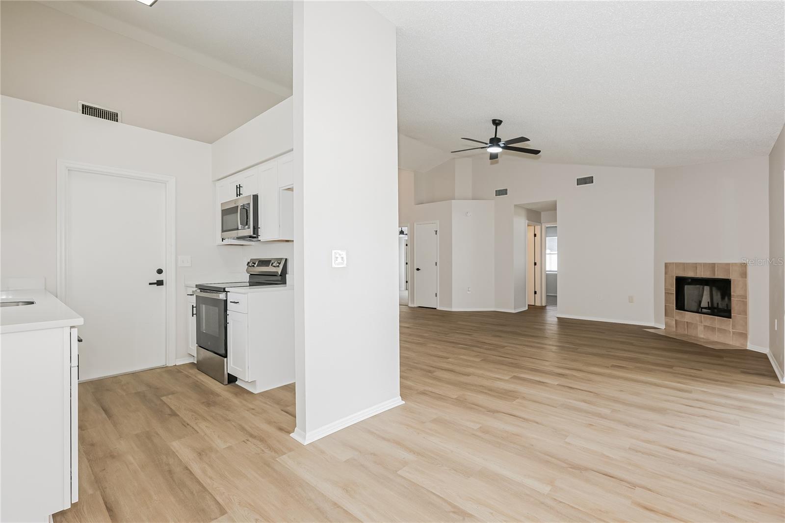 Image 6 of 15 For 1660 Lakeside