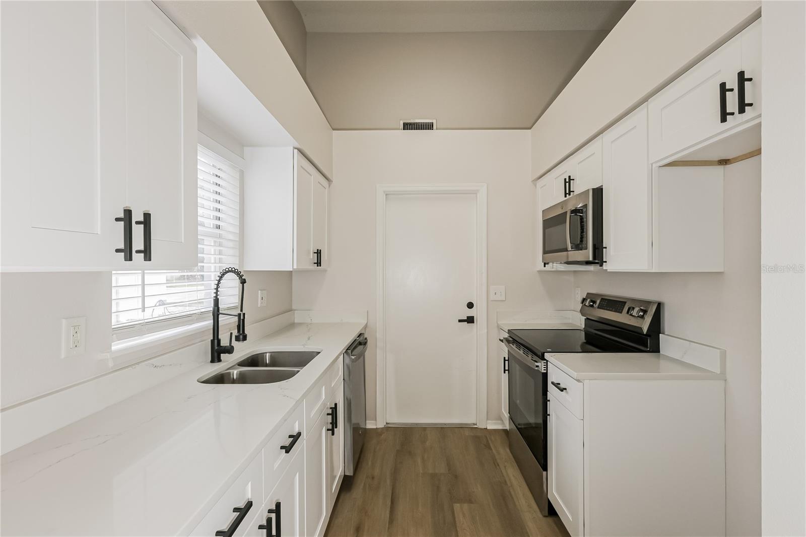 Image 7 of 15 For 1660 Lakeside