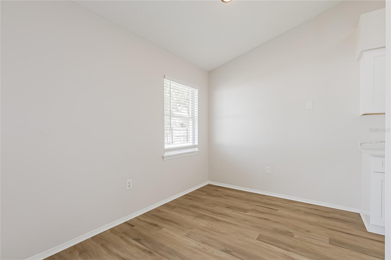 Image 9 of 15 For 1660 Lakeside