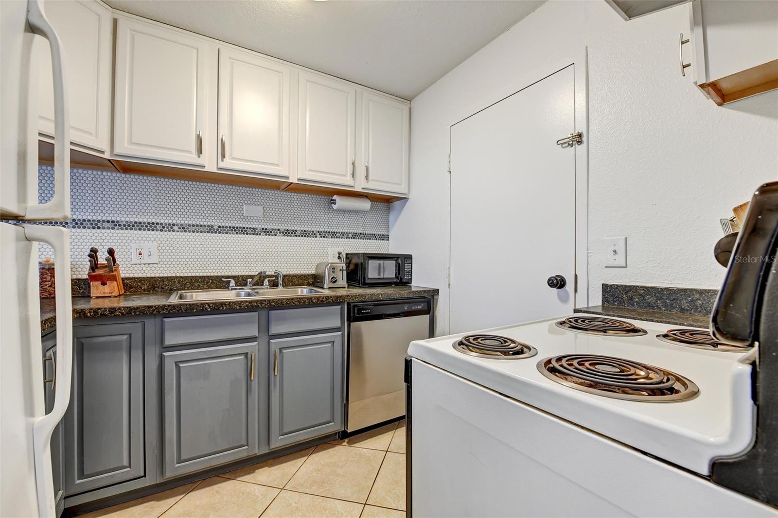 Image 13 of 27 For 2700 Bayshore Boulevard 4111