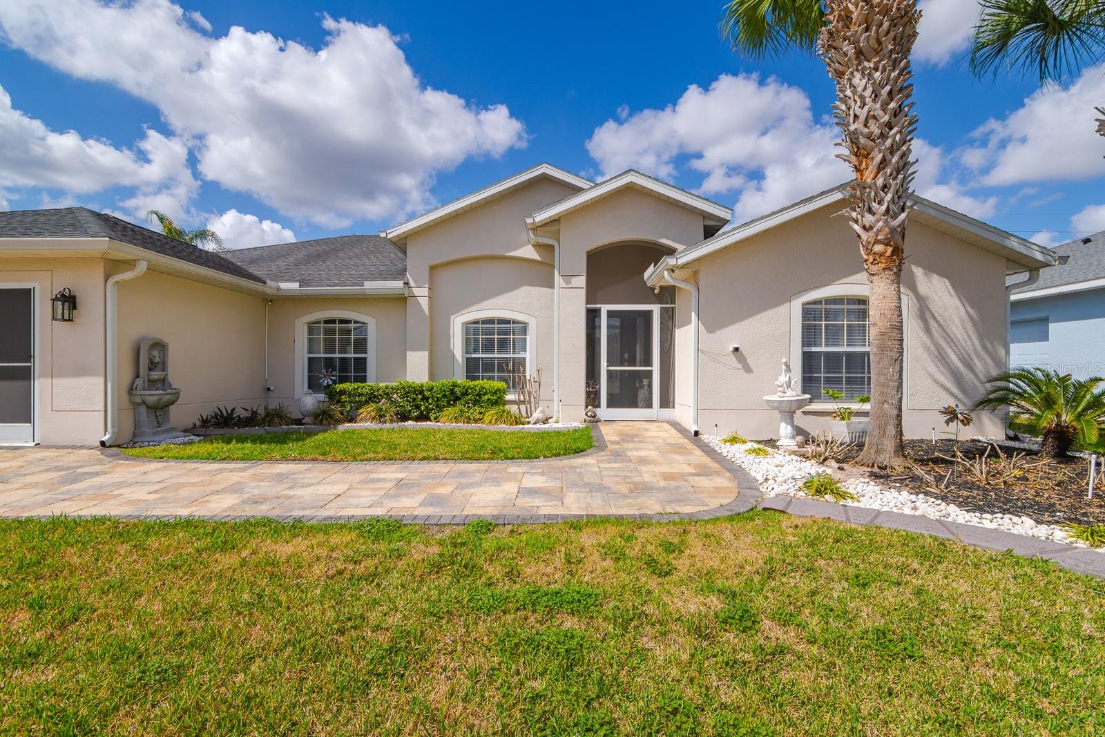 Listing photo id 2 for 10352 Moshie Lane