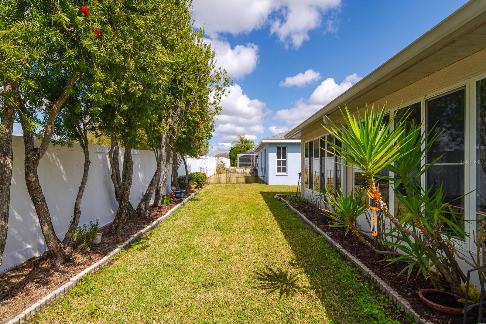 Listing photo id 41 for 10352 Moshie Lane