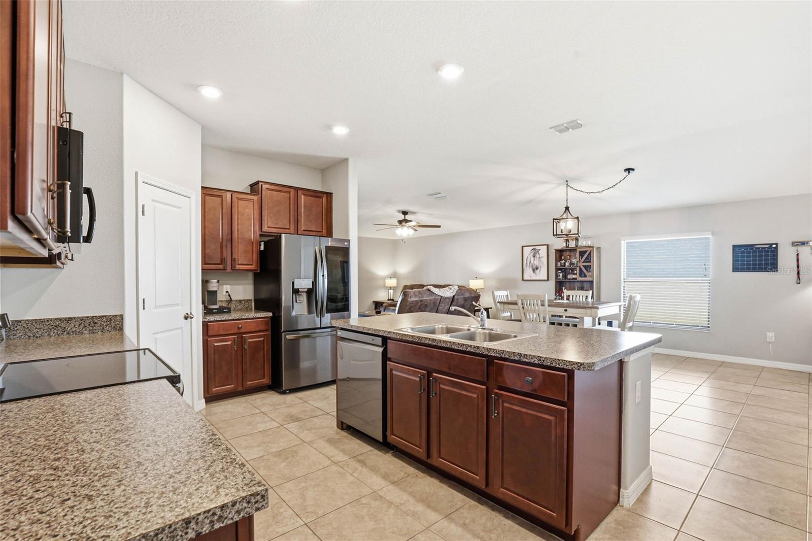 Image 10 of 82 For 6637 Wagon Trail Street