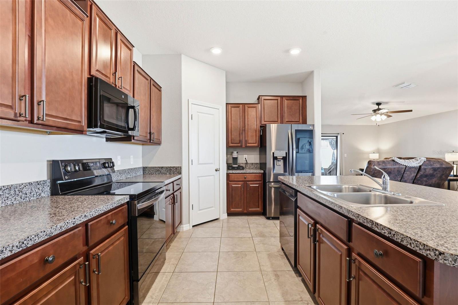 Image 13 of 82 For 6637 Wagon Trail Street