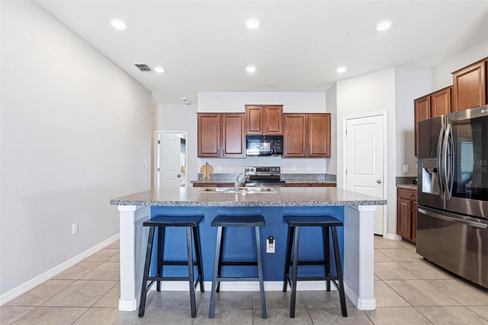 Image 16 of 82 For 6637 Wagon Trail Street