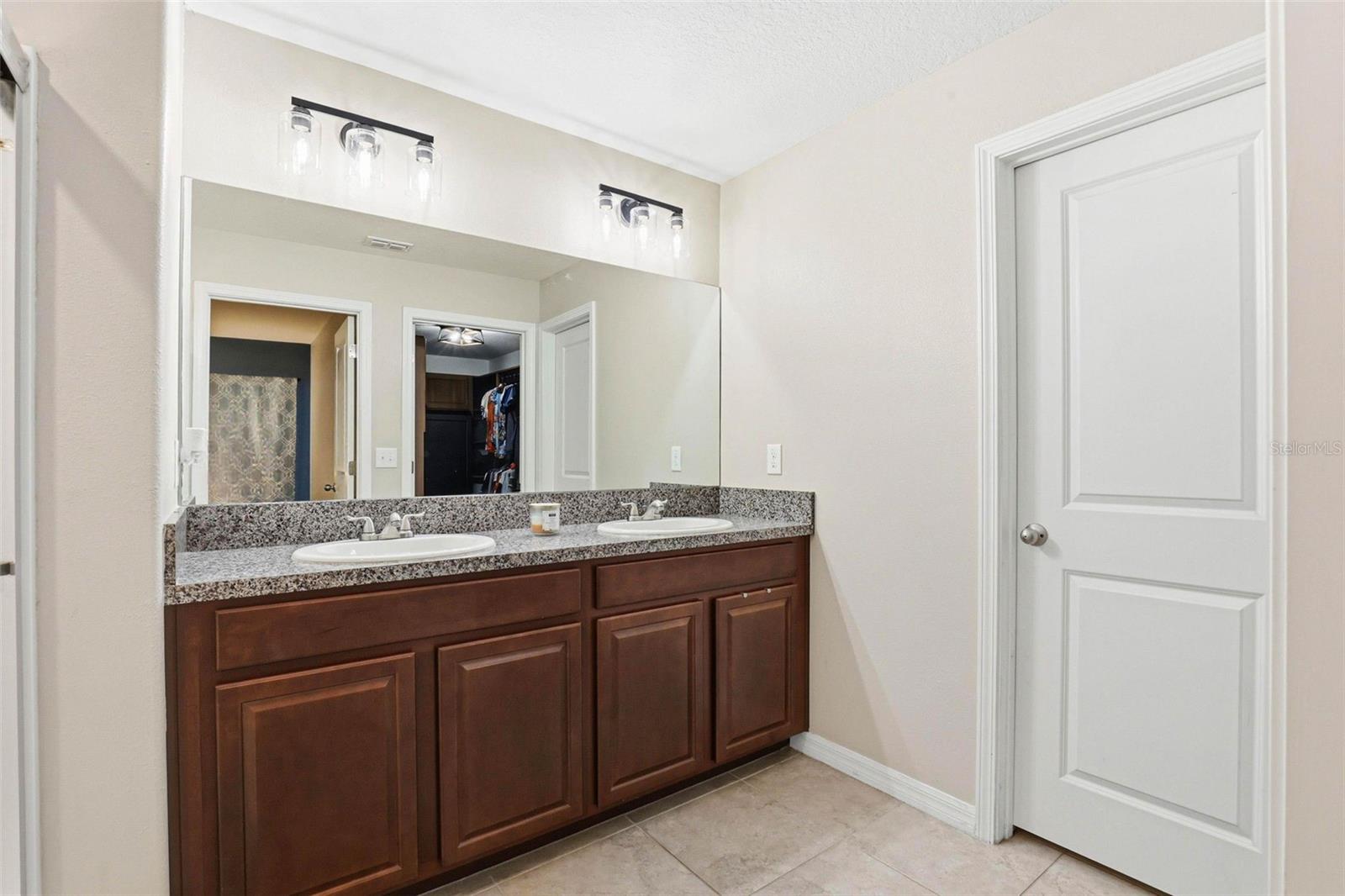 Image 39 of 82 For 6637 Wagon Trail Street