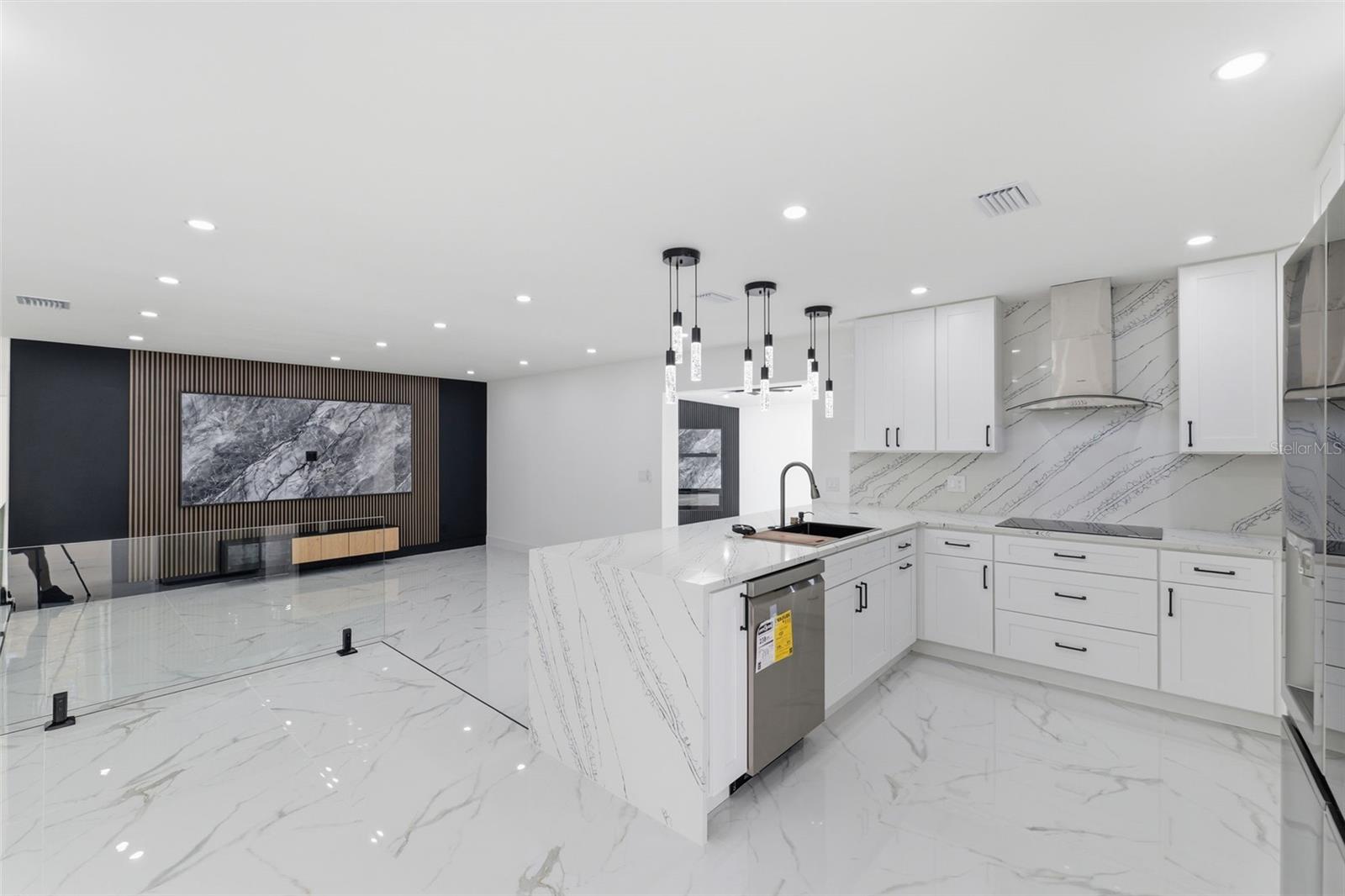 Image 10 of 47 For 22368 Southshore Drive